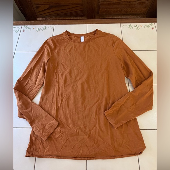 Athleta Tops - Athleta outbound tee - M